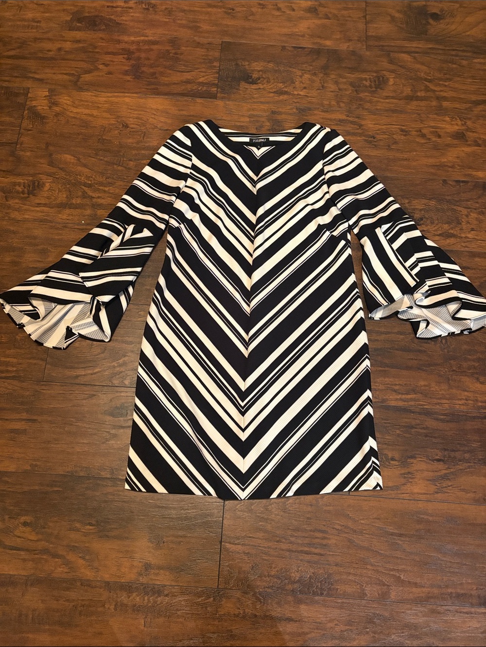 Roz & Ali ladies size 12 Black and White Striped V-Neck Dress with Bell Sleeves